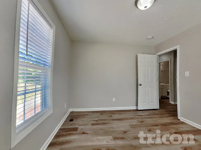 1031 Laurel Leaf Rd — Photo 11