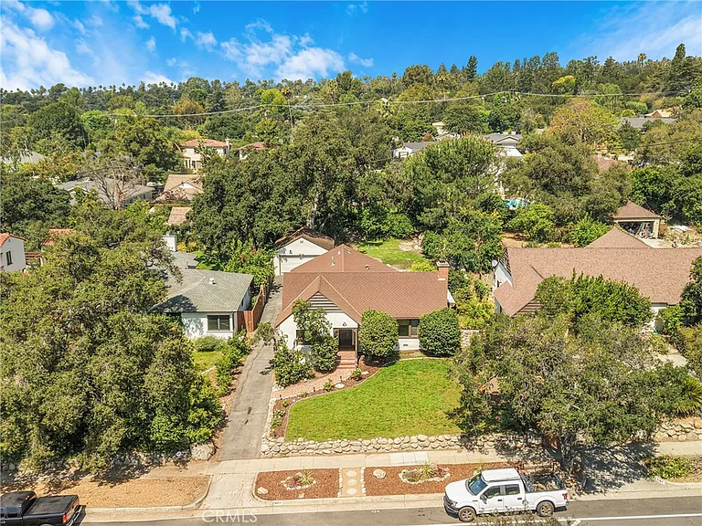 2151 N Altadena Dr — Photo 38