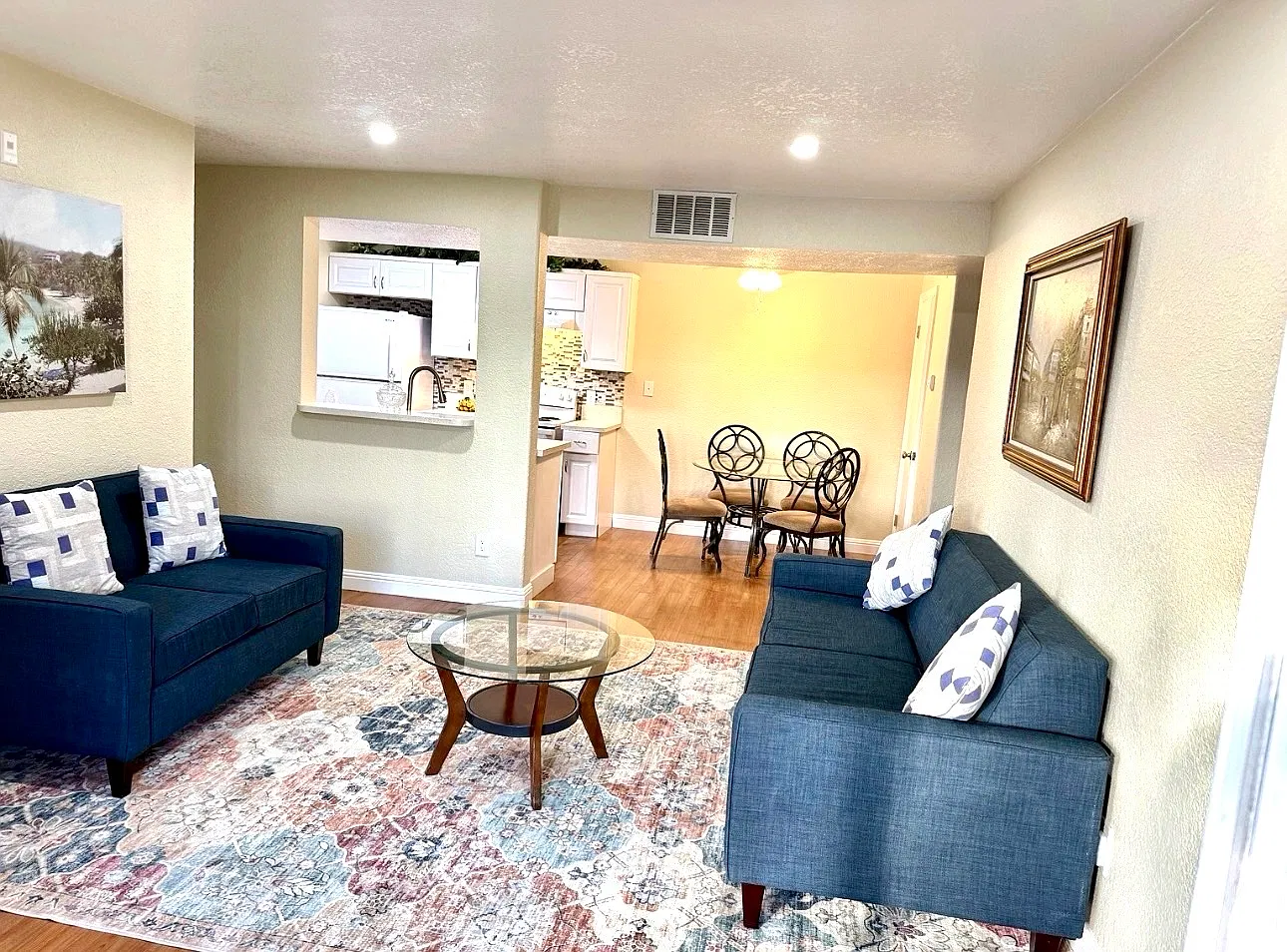 2 bed, 876 sqft, $1,375 — Photo 2