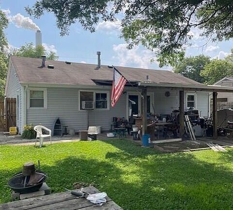 3rd image of 7413 Rainbow Dr