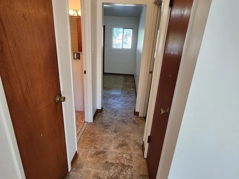 1912 S 13th Ave — Photo 3