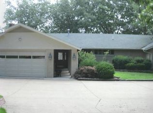 6124 Nikonha Pl, Burlington, IA 52601
