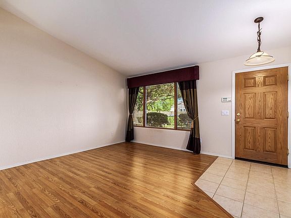 4th image of 8724 W Paradise Ln