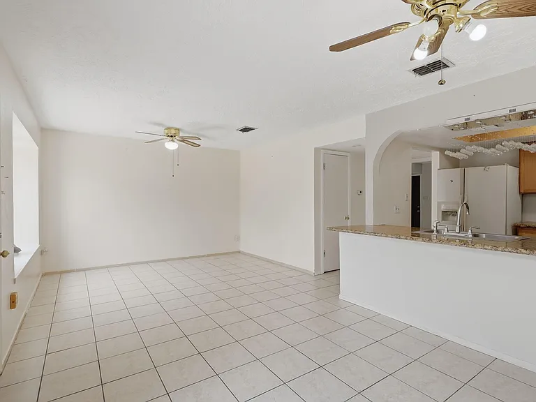 12449 Sharpview Dr #2449 — Photo 4