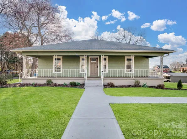 61 27th St NW, Hickory, NC 28601