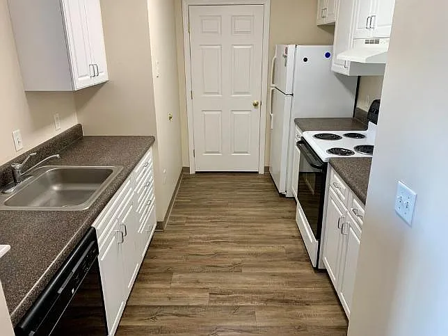 1 bed, 800 sqft, $1,950 — Photo 2