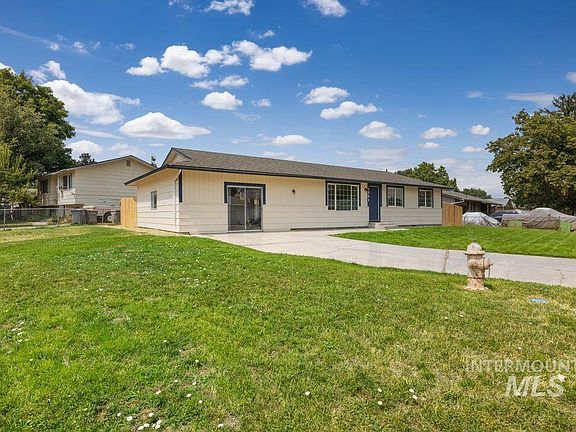 3rd image of 1203 Sweetwood Cir