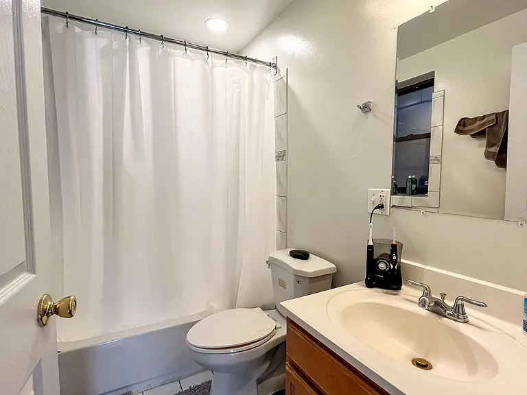 2502 W Catalpa Ave #3 — Photo 12