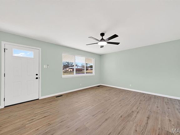 5th image of 1585 Pepperhill Dr