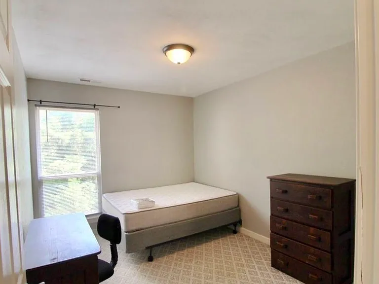 1444 Devon Ln — Photo 5