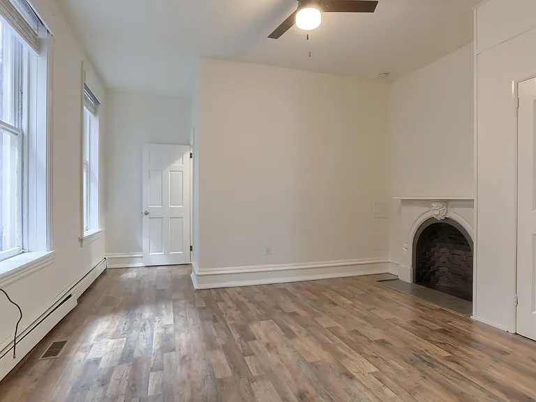 904 N 3rd St — Photo 13