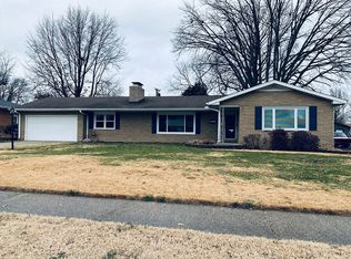 2215 Blackhawk Rd, Springfield, IL 62702