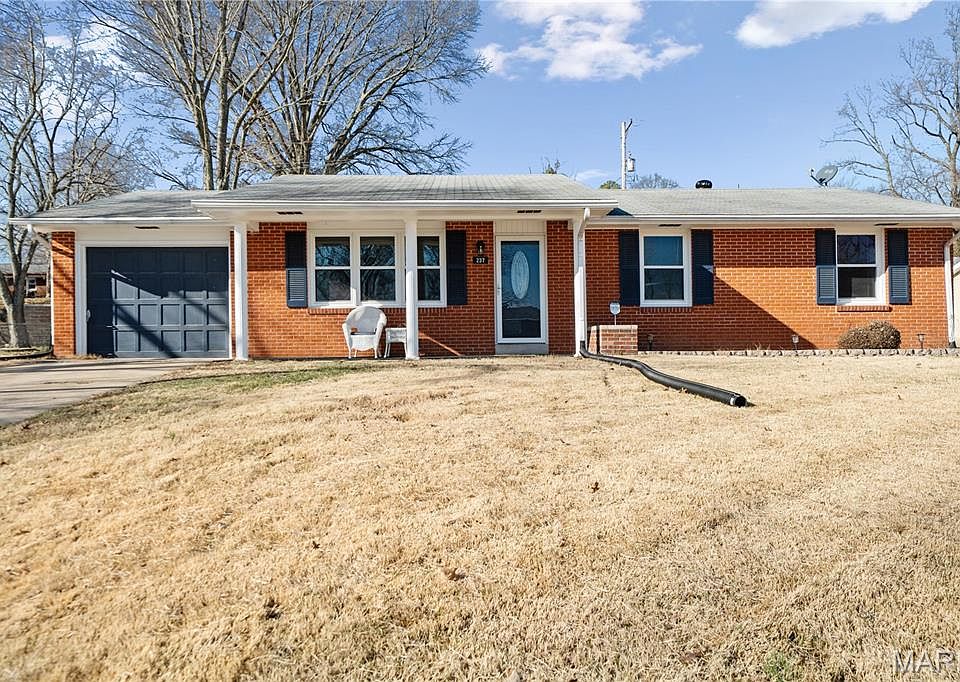 1st image of 237 Barberry St