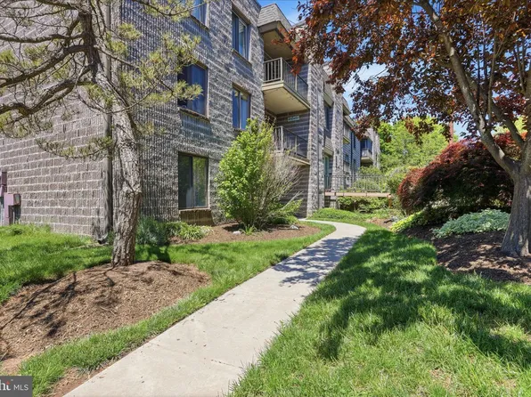 265 E Village Rd, Holland, PA 18966