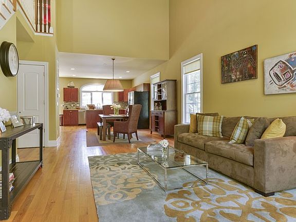 5th image of 77 Cedar Dr