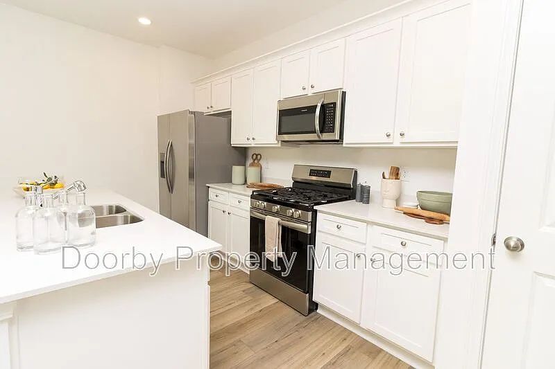 Building Photo - 114 Saddlebred Way