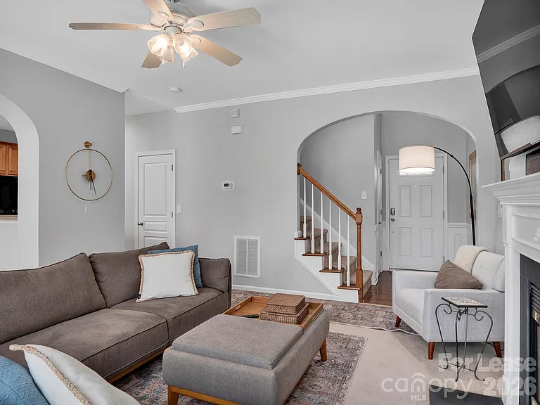 1401 Hammond Dr — Photo 8