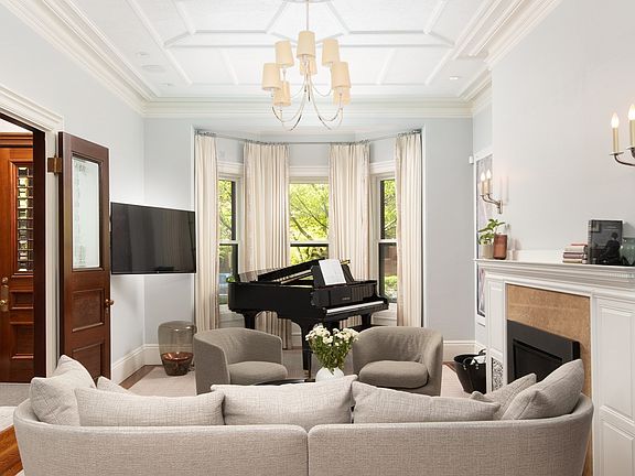 5th image of 340 Marlborough St