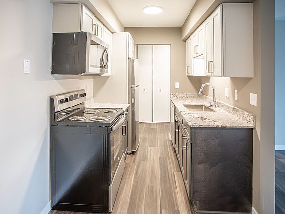 3rd image of 96 Emerson Ave W #85-103R