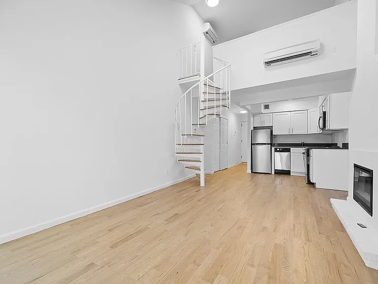 321 E 22nd St #6U — Photo 5