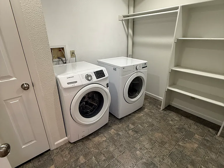 579 W Arrowhead St — Photo 28