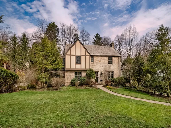 16 Woodland Dr, Pittsburgh, PA 15228