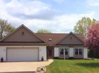 1380 Leonard Point Rd, Oshkosh, WI 54904