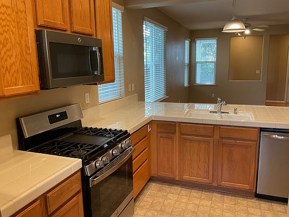 5th image of 1136 Manza Cir