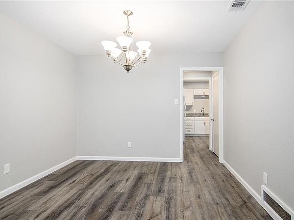 5th image of 2808 Golfing Green Dr