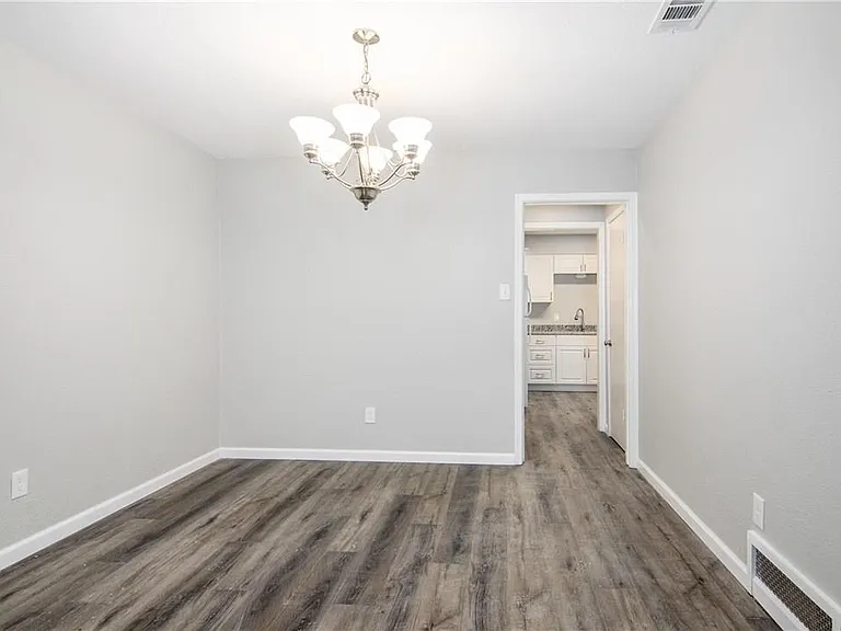 2808 Golfing Green Dr — Photo 5