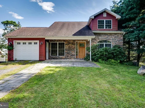 220 California Ave, Shenandoah, PA 17976