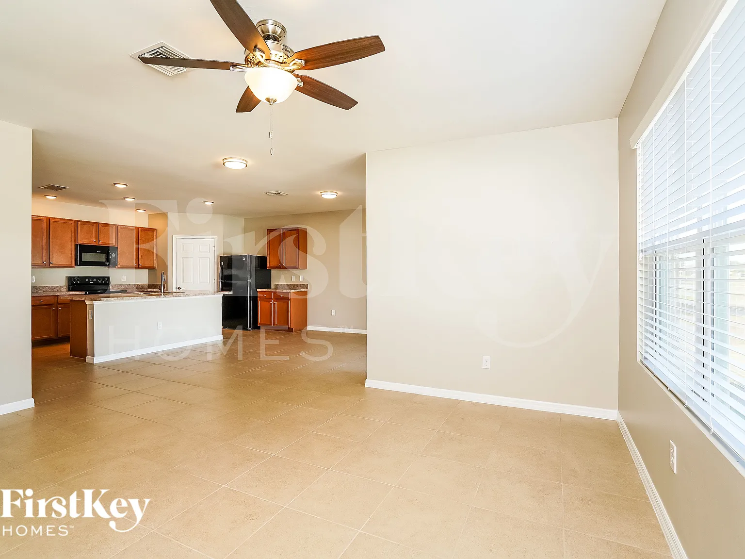 4 bed, 2.0 bath, 1828 sqft, $2,165 — Photo 3