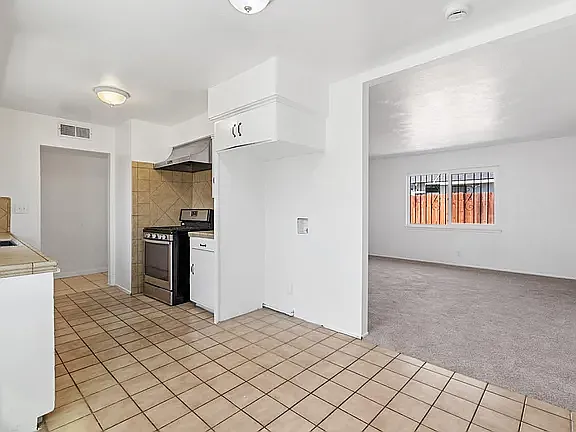 4584 & 4586 E Tulare St — Photo 1