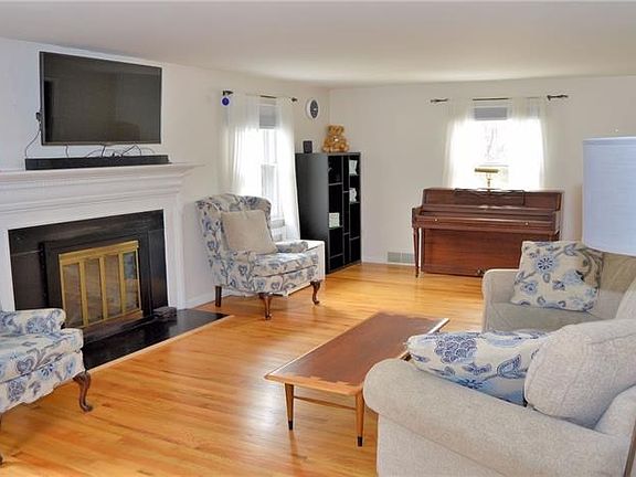 3rd image of 3444 Macintyre Dr