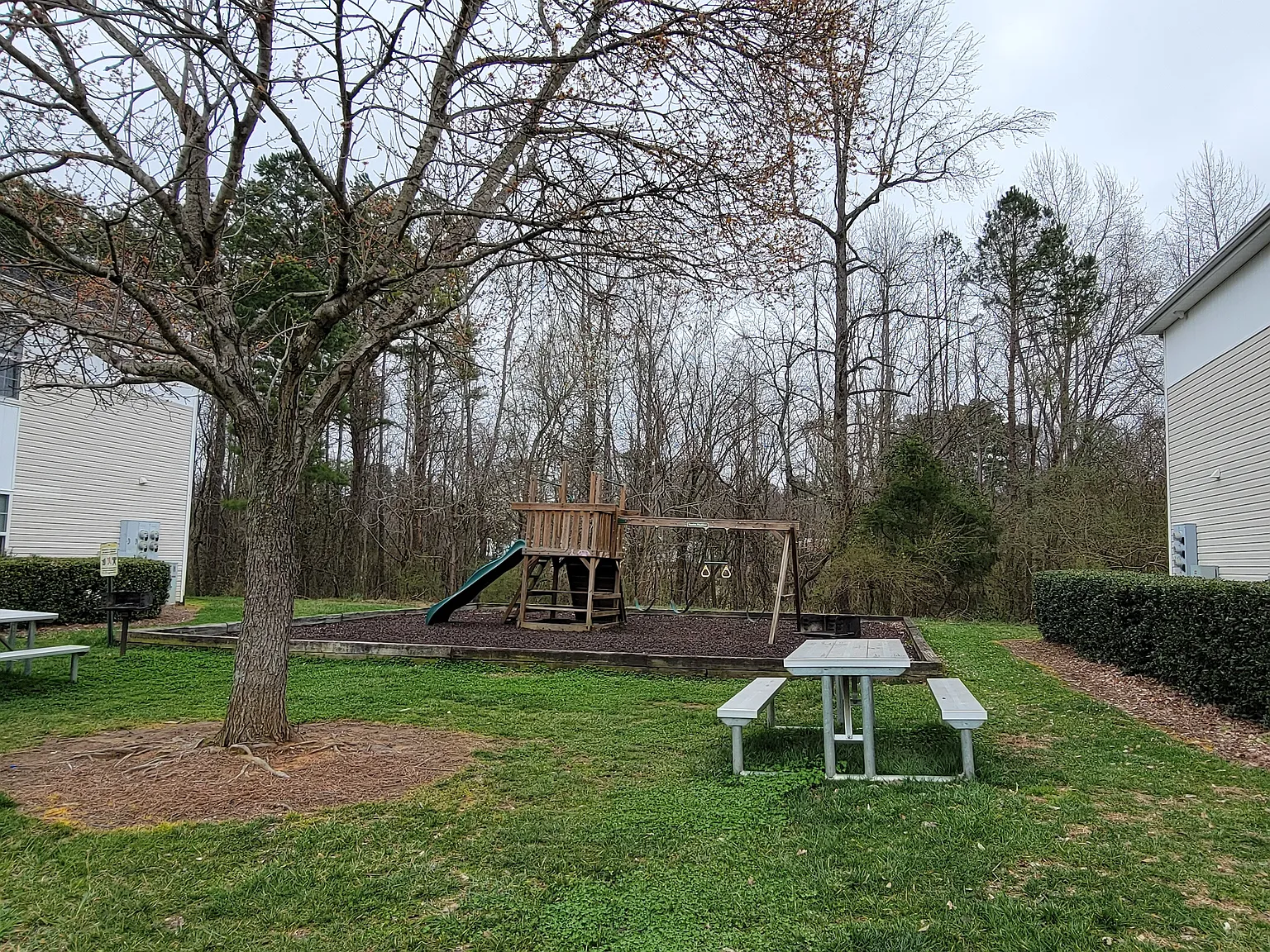 Lawyers Ridge Apartments — Photo 1