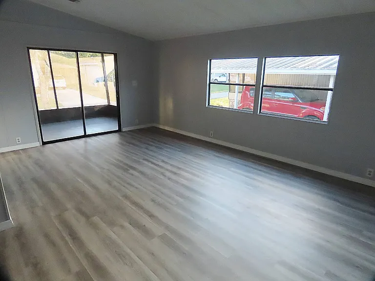 1077 Quail Dr — Photo 5