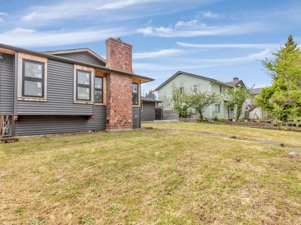 13076 64th Ave, Surrey, BC V3W 1X7