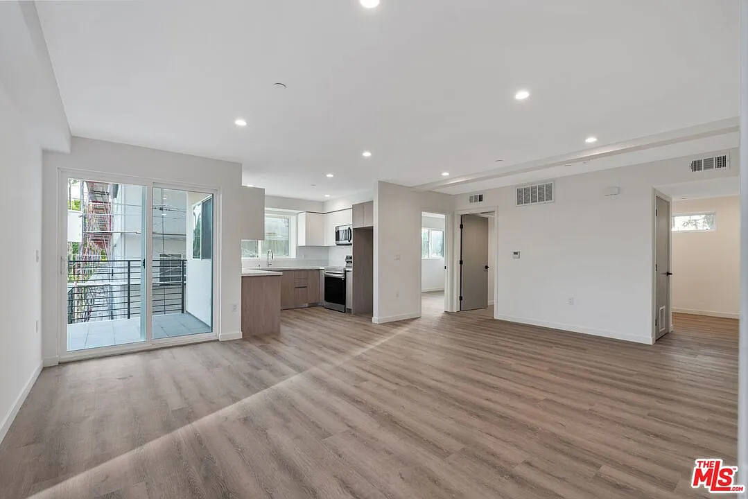 1 bed, 1.0 bath, 781 sqft, $2,595 — Photo 2