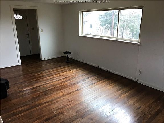 4th image of 1211 Woodland Dr