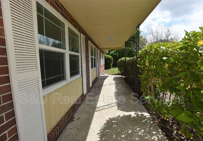 1424 Phyllis St — Photo 24