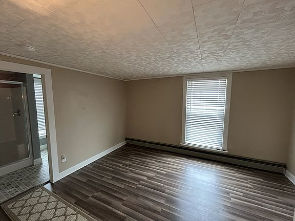 4th image of 15 E Snyder St