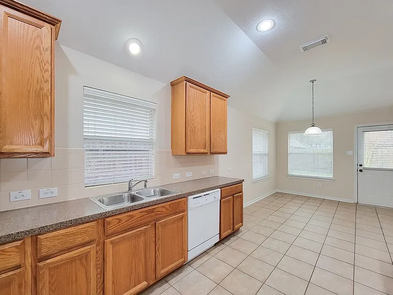6806 Haley Ct — Photo 23