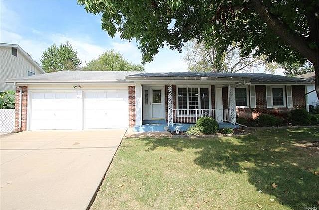 Cozy ranch in the heart of Fenton and Rockwood Schools.