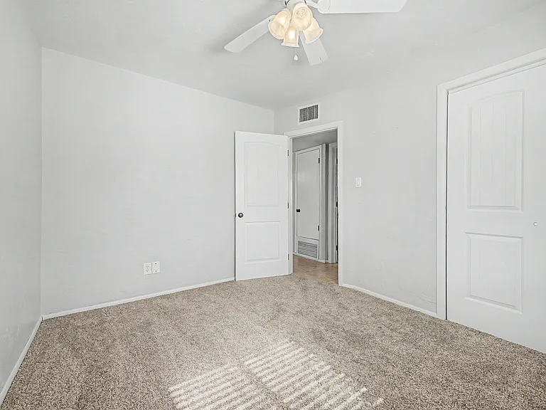 2514 E Campbell Ave — Photo 25