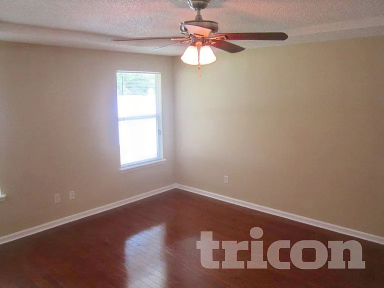 2762 Archer St — Photo 9