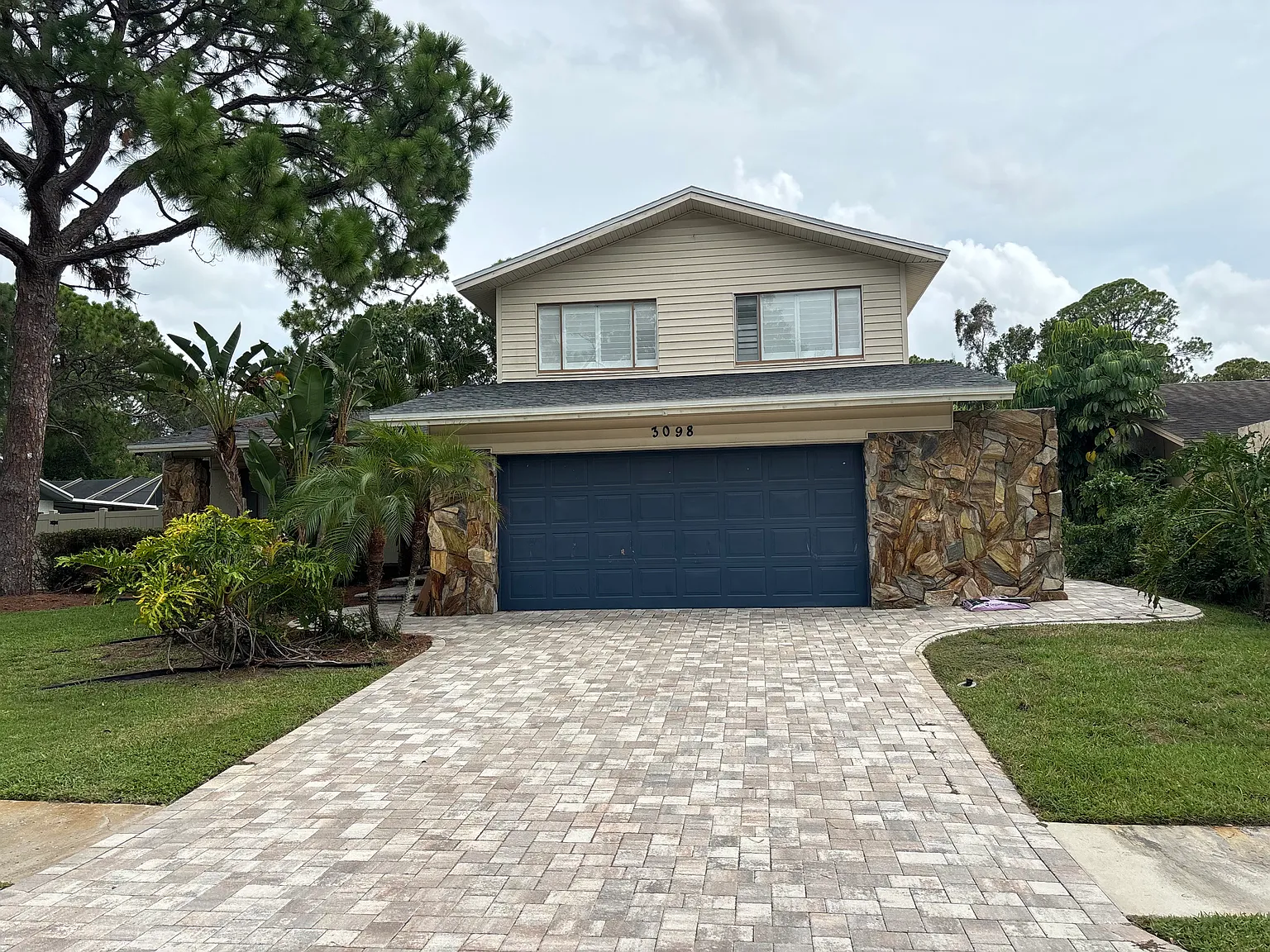 4 bed, 2347 sqft, $5,250 — Photo 3