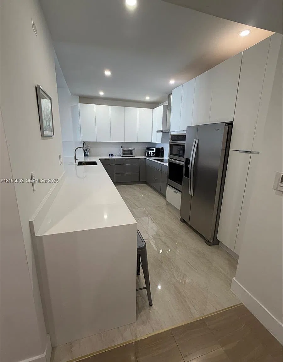 251 Crandon Blvd — Photo 1