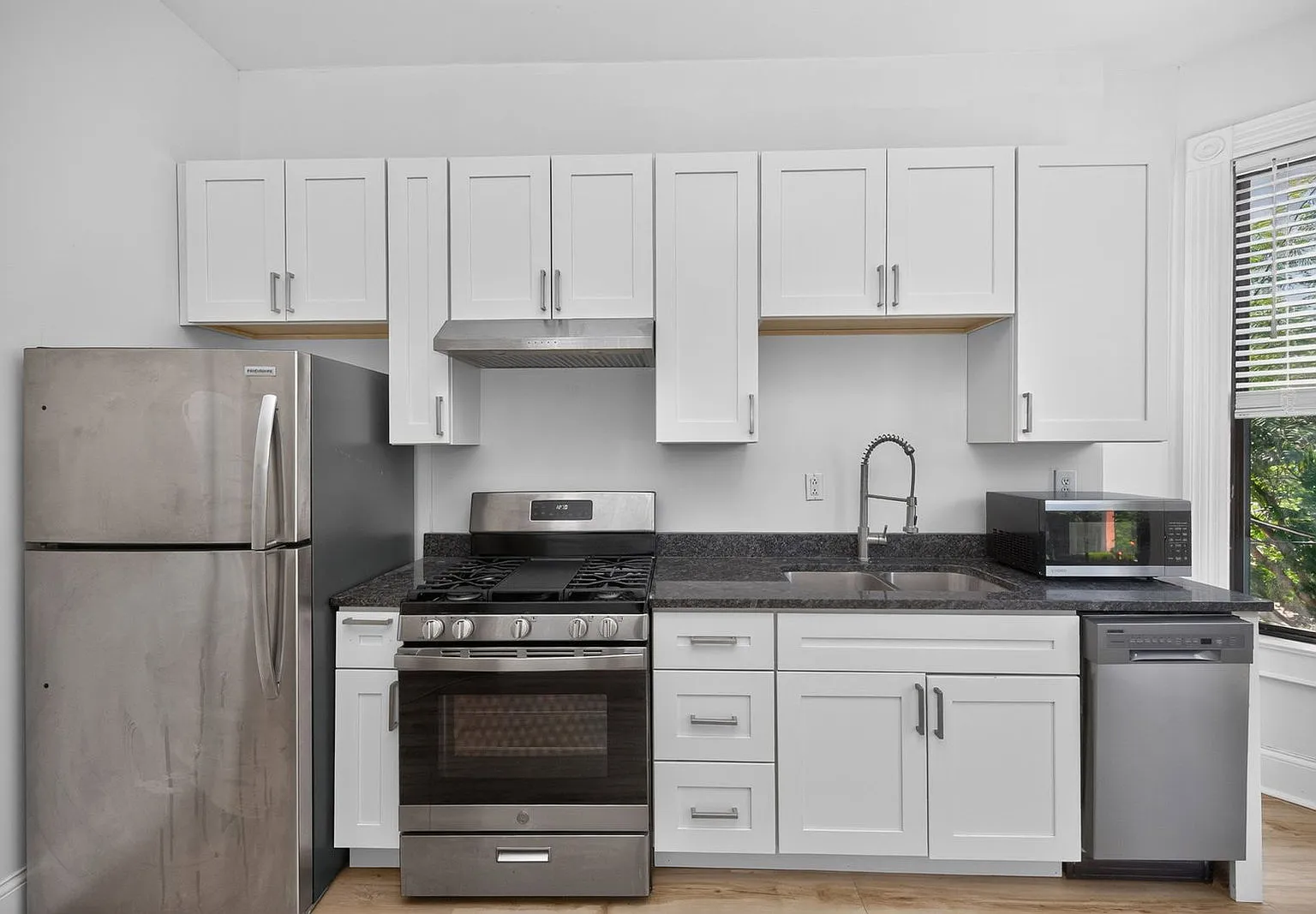 2 bed, 2.0 bath, $2,049 — Photo 4