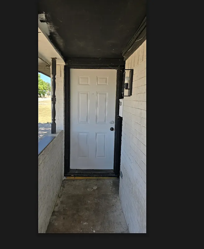 3 bed, 1.5 bath, 1311 sqft, $1,700 — Photo 2