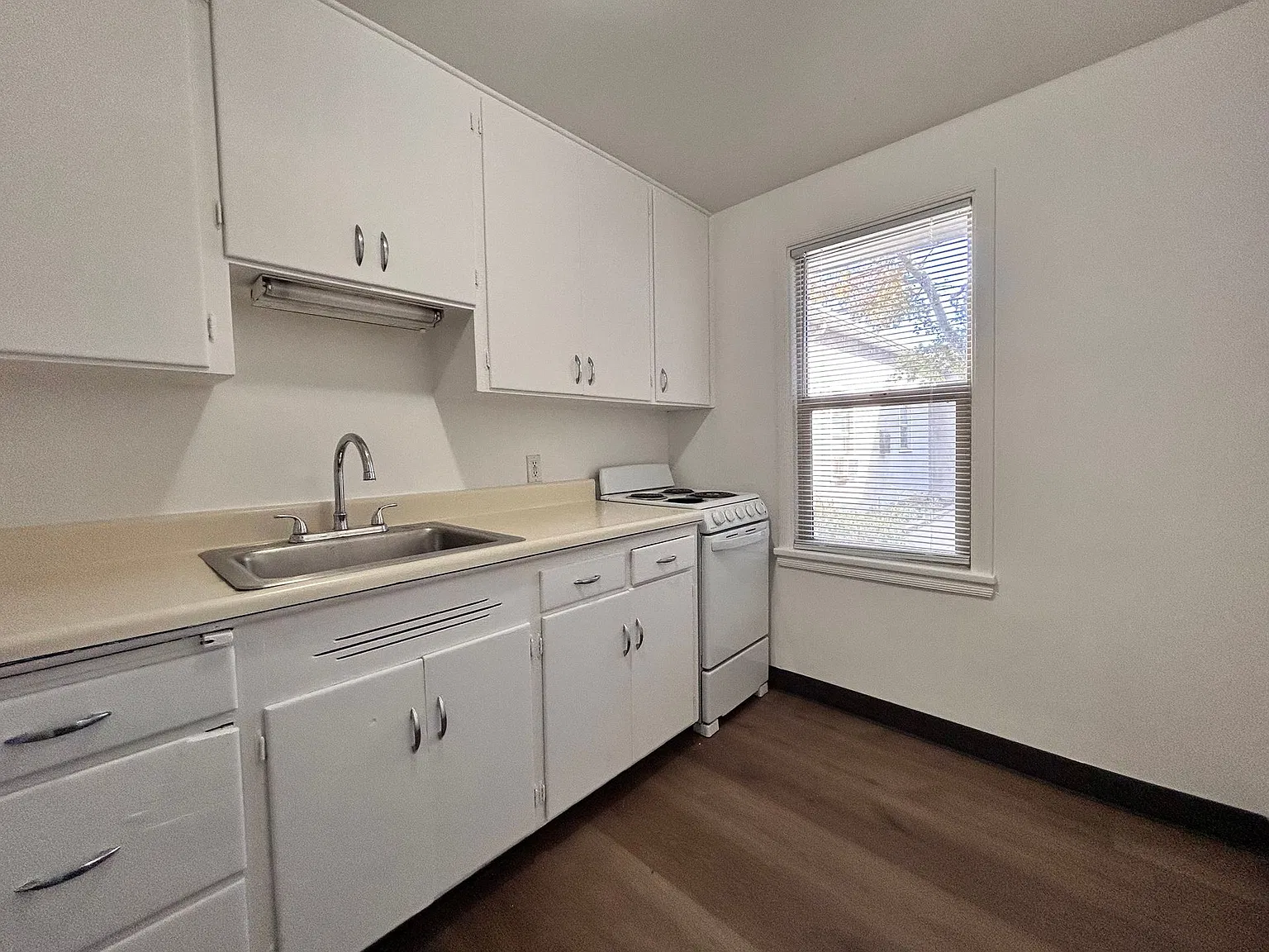 Evergreen Apartments — Photo 3